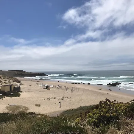 Amazigh & Dorm With Share Kitchen Cascais