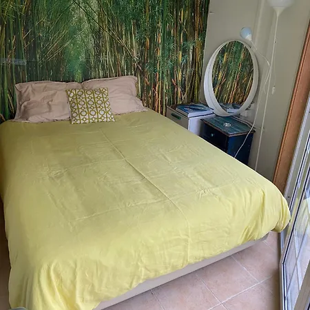 Amazigh & Dorm With Share Kitchen Cascais