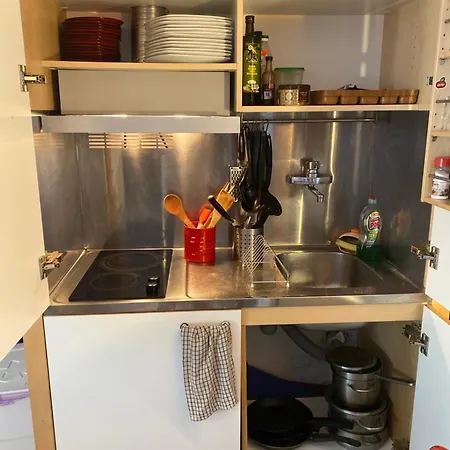 Amazigh & Dorm With Share Kitchen Cascais