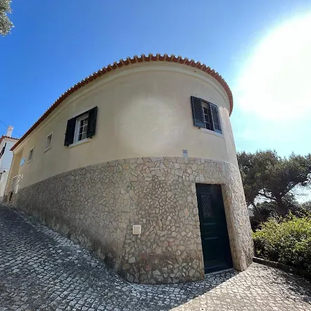 Amazigh & Dorm With Share Kitchen Cascais