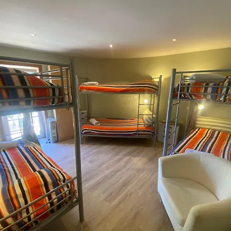 Amazigh & Dorm With Share Kitchen Vandrarhem Cascais